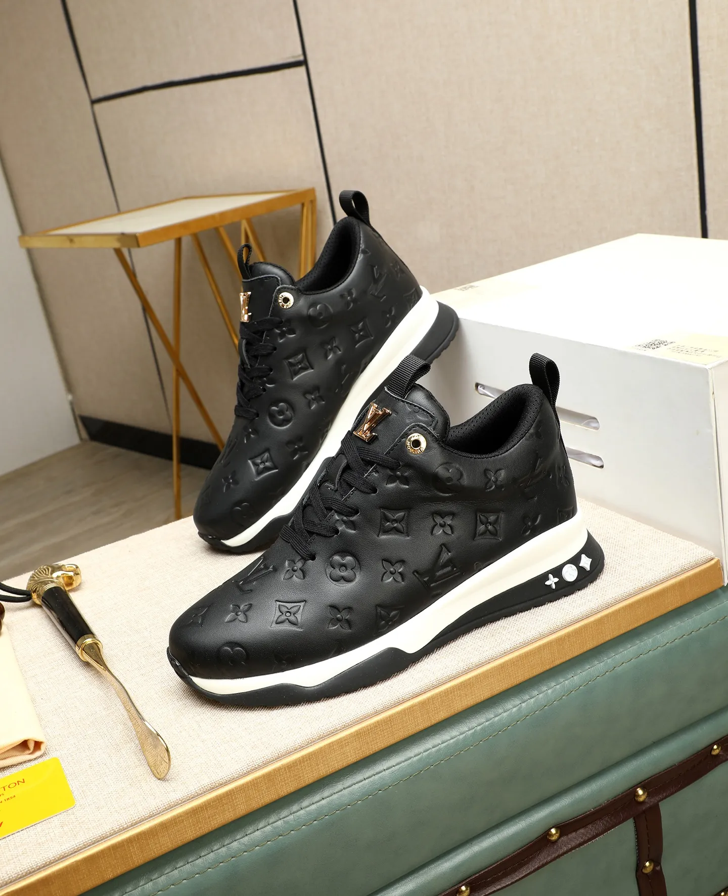 Men's shoes 💰520 📛📛【LOUIS VUITTON】Louis Vuitton official website synchronized new products 👟Milan fashion catwalk style 🇰🇾🇰🇾LV family logo, celebrity style, a must-have for fashionistas ⚠️First-layer calfskin ➕Mesh lining ➕Official website original version special outsole 👞Number 39-44 (38 45 46 customized)